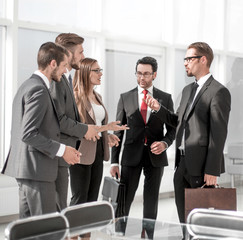 business team discusses business issues