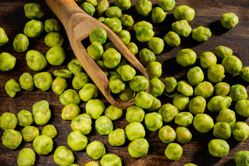 Homemade Dry Spice Wasabi Peas as an Appetizer