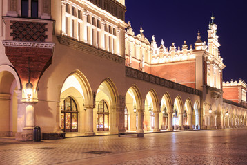 Fototapeta na wymiar Krakow Cloth Hall at night