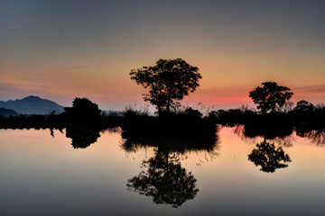 Obraz premium Beautiful scenery sunset sky view of lake and trees reflection in water,Tianxinzi, Sanzhi, New Taipei City, Taiwan 