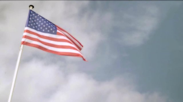 4K quality and Realistic USA flag waving in the wind | 4K - VINTAGE STYLE - 8MM FILM YELLOW FILMLOOK - PROJECTOR
