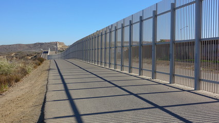 Fence along the US-Mexican border between San Diego and Tijuana