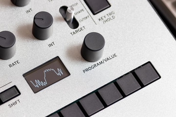 waveform showing on synthesizer display