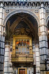 Obraz premium interior structure and detail in Siena Cathedral