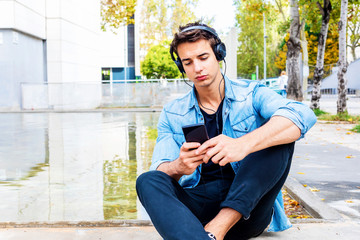 Obraz premium Man sitting listening music Headphones concept