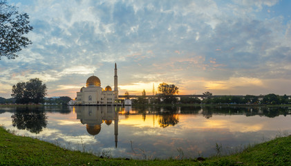 Lakeside mosque sunrise 