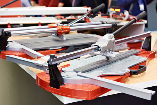 Ceramic tile cutter
