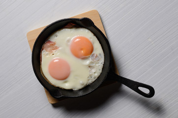 目玉焼き　ベーコンエッグ　卵料理