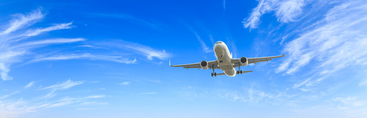 Fototapeta na wymiar Airplane flying in the blue sky,panoramic view