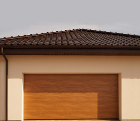 Obraz na płótnie Canvas A new building with minimalist architecture. Garage door.
