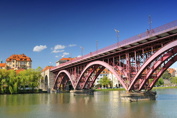 Fototapeta na wymiar Slovenia, Maribor, The Old Bridge, also named the State Bridge, the Main Bridge and the Drava Bridge, is a bridge crossing the Drava River in Maribor, northeastern Slovenia.