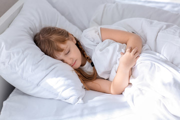 Obraz na płótnie Canvas Cute little girl sleeping in bed