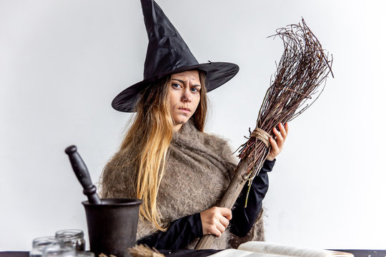 รูปภาพHag – เลือกดูภาพถ่ายสต็อก เวกเตอร์ และวิดีโอ169,740 | Adobe Stock
