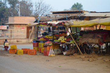 Fototapeta na wymiar Étal du marchand, Abhaneri, Rajasthan, Inde