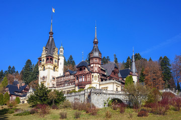 Obraz premium Peles Castle at daylight in autumn colors