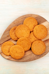 Gingernsaps on a wooden tray, shot from above with copy space