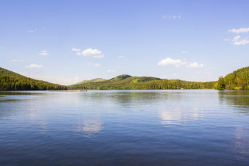 Obraz na płótnie Canvas lake in the mountains - summer vacation concept