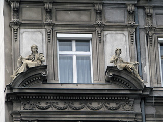 Fototapeta na wymiar Old house windows in Budapest, Hungary