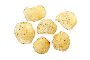 Kartoffelchips mit Salz und Pfeffer