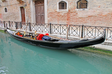 Fototapeta na wymiar Traditional view of Venice. Gondola along canal. Venice. Italy