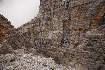 Mountaineers equipped face the 