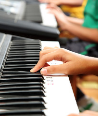 Obraz premium Kids playing keyboard