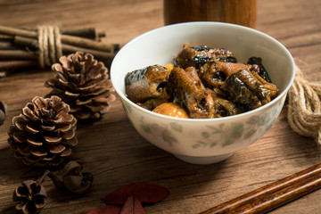 Chestnut fried with finless eel
