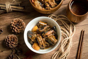 Chestnut fried with finless eel