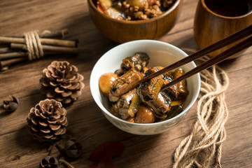 Chestnut fried with finless eel