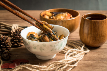 Chestnut fried with finless eel