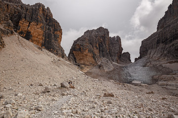 Mountaineers equipped face the 