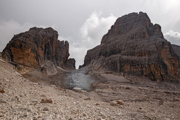Mountaineers equipped face the 