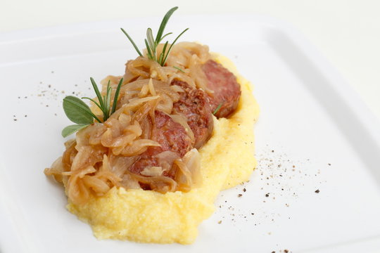 carne di maiale con polenta