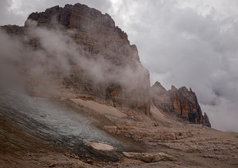 Mountaineers equipped face the 