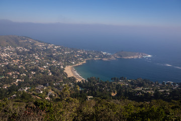 Obraz premium Panoramic of the coast town of Zapallar in Chile. Boldo national park