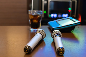 カラオケ　カラオケボックス　イメージ