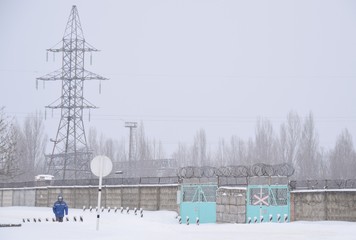 Arbeiter vor dem Lenin-Atomkraftwerk in Pripyat/Tschernobyl/Ukraine © Antje