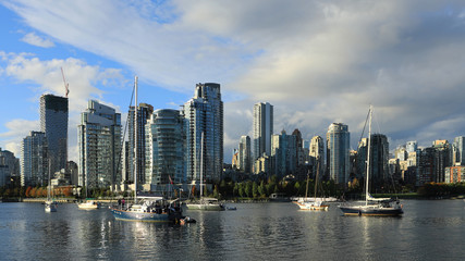 Fototapeta na wymiar Sunny scene of the Vancouver, Canada skyline