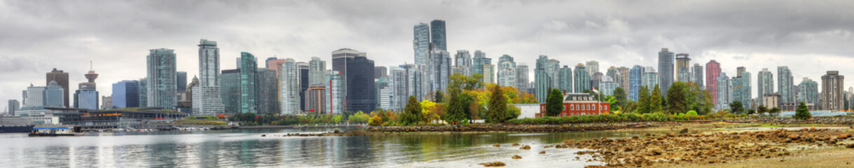 Fototapeta na wymiar Panorama of the Vancouver downtown
