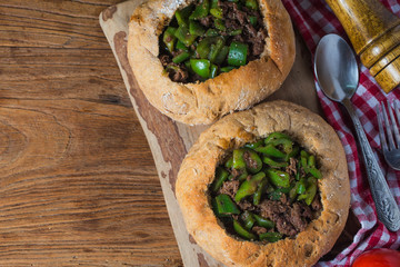 Green pepper fried beef bread