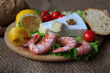 Shrimps and brie cheese