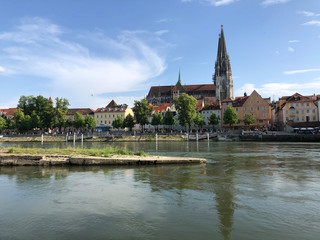 Fototapeta na wymiar St Peter Cathedral on the Danube river