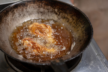 Fried chicken in hot oil and boiling in pan
