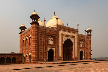 Fototapeta na wymiar View of beautiful mosque on territory of Taj-Mahal