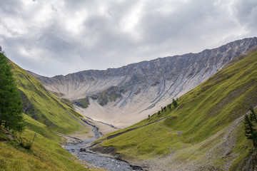 Das Fuorcla Trupchun (Passhöhe) liegt ca. 700m höher als die Alp Trupchun.