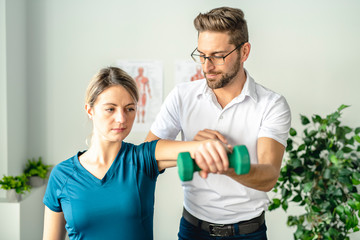 Obraz premium A Modern rehabilitation physiotherapy man at work with woman client