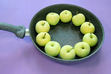 green apples in a frying pan