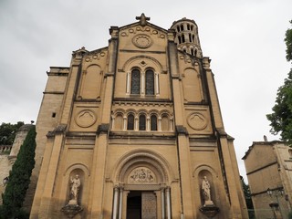 Fototapeta na wymiar Uzès – gemütliche Kleinstadt in Frankreich - High Dynamic Range Image (HDR) - Ehemalige Kathedrale in Uzès 