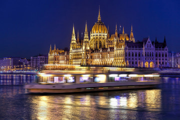 Fototapeta premium Parliament building of Budapest above Danube river in Hungary at night.