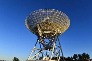 The observatory in the evening,The silhouette of a radio telescope